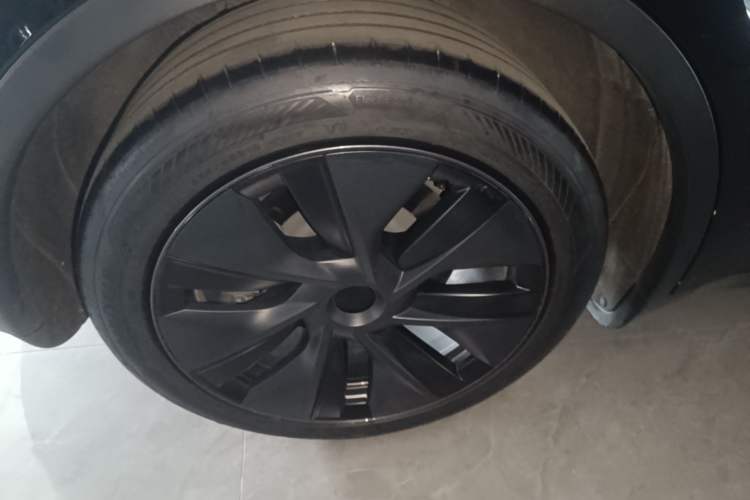 Used Tesla Model Y 2023 Rear-Wheel-Drive Version Right Rear Wheel Hub