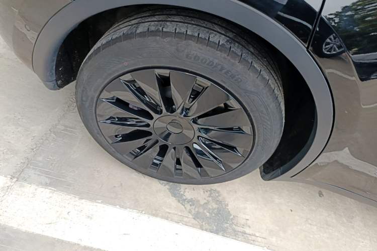Used Tesla Model Y 2023 Rear-Wheel-Drive Version Right Rear Wheel Hub