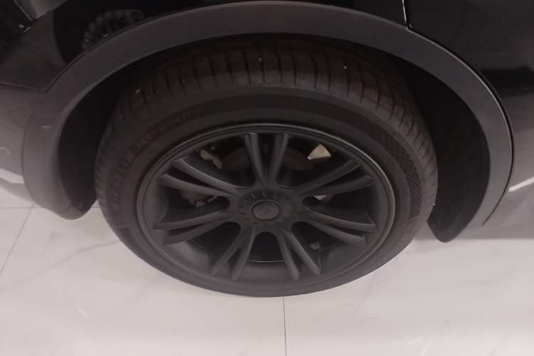 Used Tesla Model Y 2023 Rear-Wheel-Drive Version Right Rear Wheel Hub