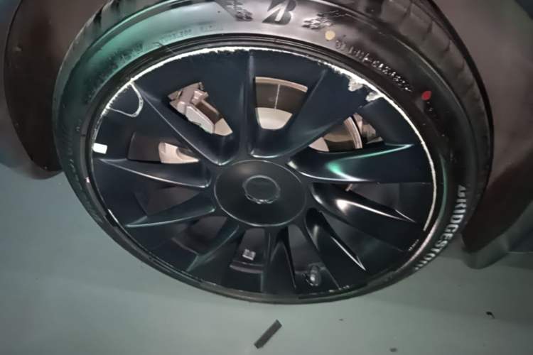 Used Tesla Model Y 2023 Rear-Wheel-Drive Version Right Rear Wheel Hub
