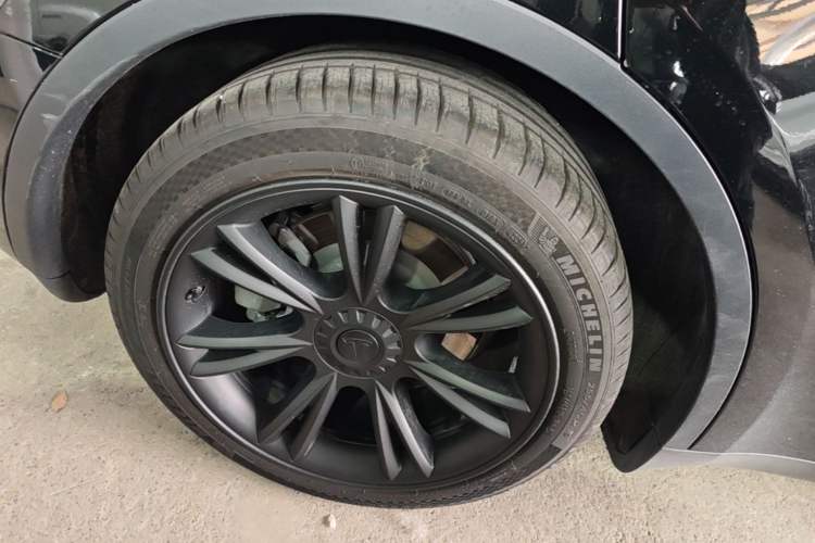 Used Tesla Model Y 2023 Rear-Wheel-Drive Version Right Rear Wheel Hub