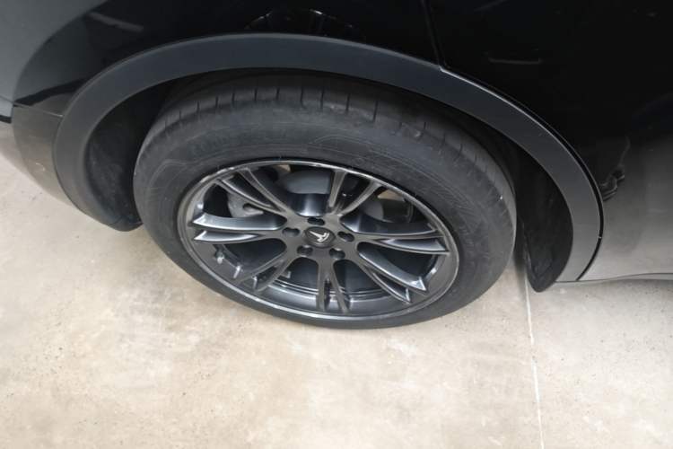 Used Tesla Model Y 2023 Rear-Wheel-Drive Version Right Rear Wheel Hub
