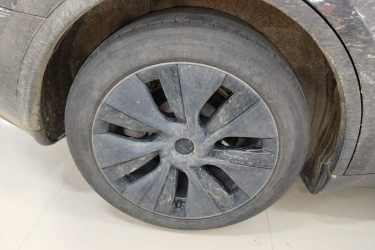Used Tesla Model Y 2023 Rear-Wheel-Drive Version Right Rear Wheel Hub