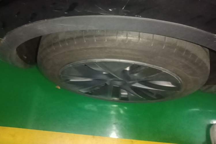 Used Tesla Model Y 2023 Rear-Wheel-Drive Version Right Rear Wheel Hub
