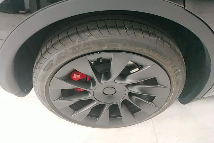 Used Tesla Model Y 2023 Rear-Wheel-Drive Version Right Rear Wheel Hub