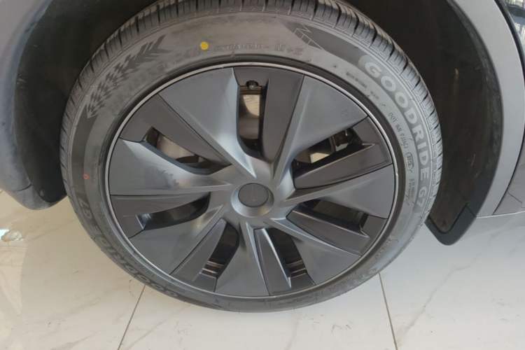 Used Tesla Model Y 2023 Rear-Wheel-Drive Version Right Rear Wheel Hub