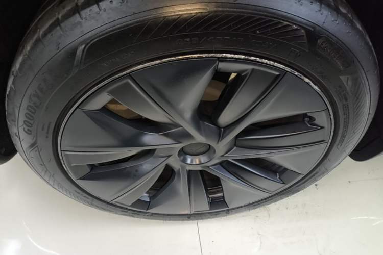 Used Tesla Model Y 2023 Rear-Wheel-Drive Version Right Rear Wheel Hub
