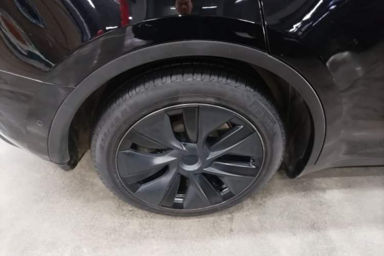 Used Tesla Model Y 2023 Rear-Wheel-Drive Version Right Rear Wheel Hub
