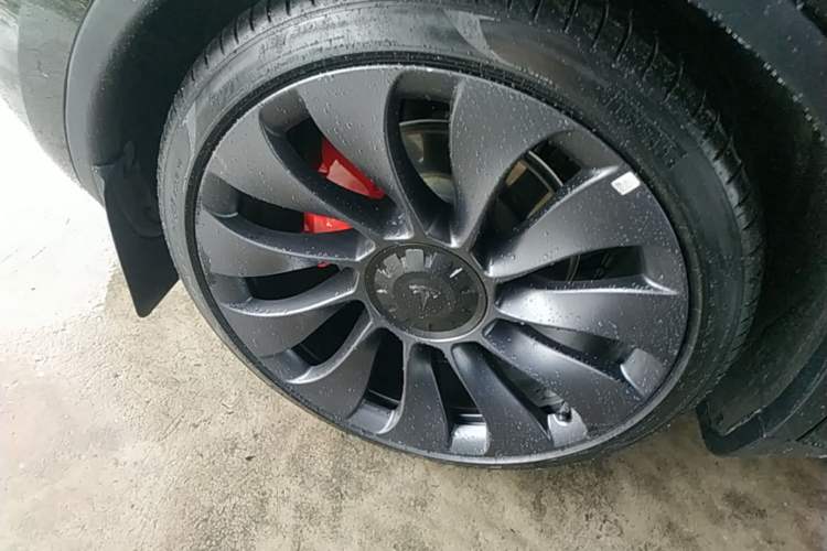Used Tesla Model Y 2023 High-Performance All-Wheel-Drive Version Right Rear Wheel Hub