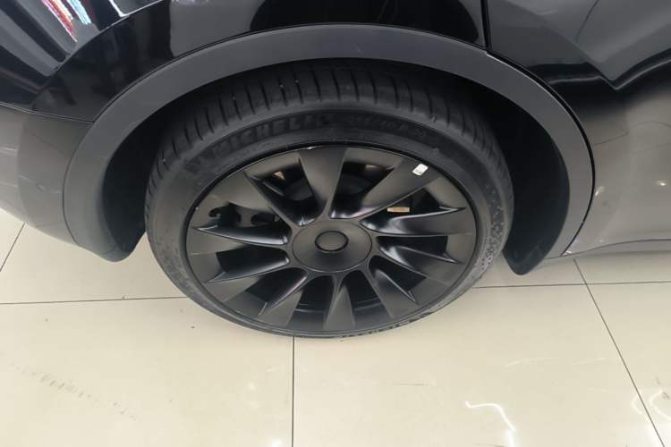 Used Tesla Model Y 2023 Rear-Wheel-Drive Version Right Rear Wheel Hub