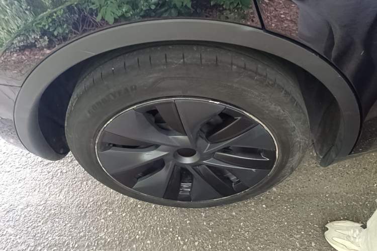 Used Tesla Model Y 2023 Rear-Wheel-Drive Version Right Rear Wheel Hub
