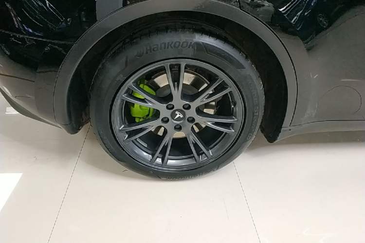 Used Tesla Model Y 2023 Rear-Wheel-Drive Version Right Rear Wheel Hub