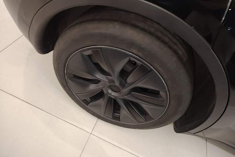 Used Tesla Model Y 2023 Rear-Wheel-Drive Version Right Rear Wheel Hub