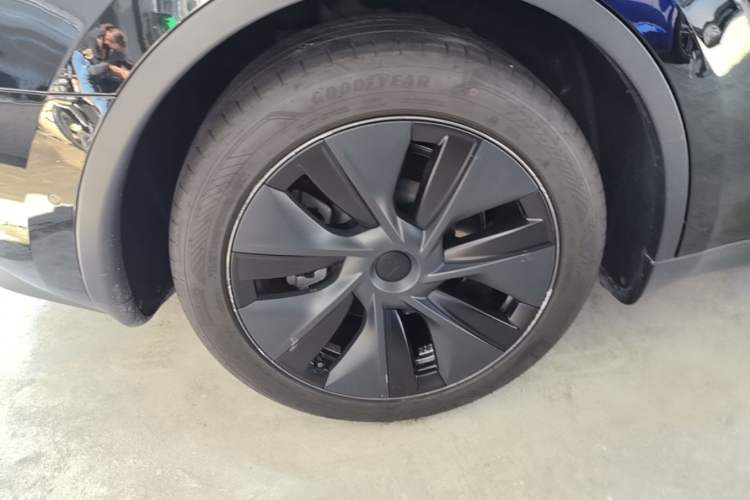 Used Tesla Model Y 2023 Rear-Wheel-Drive Version Right Rear Wheel Hub