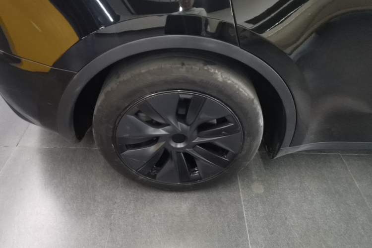 Used Tesla Model Y 2023 Rear-Wheel-Drive Version Right Rear Wheel Hub