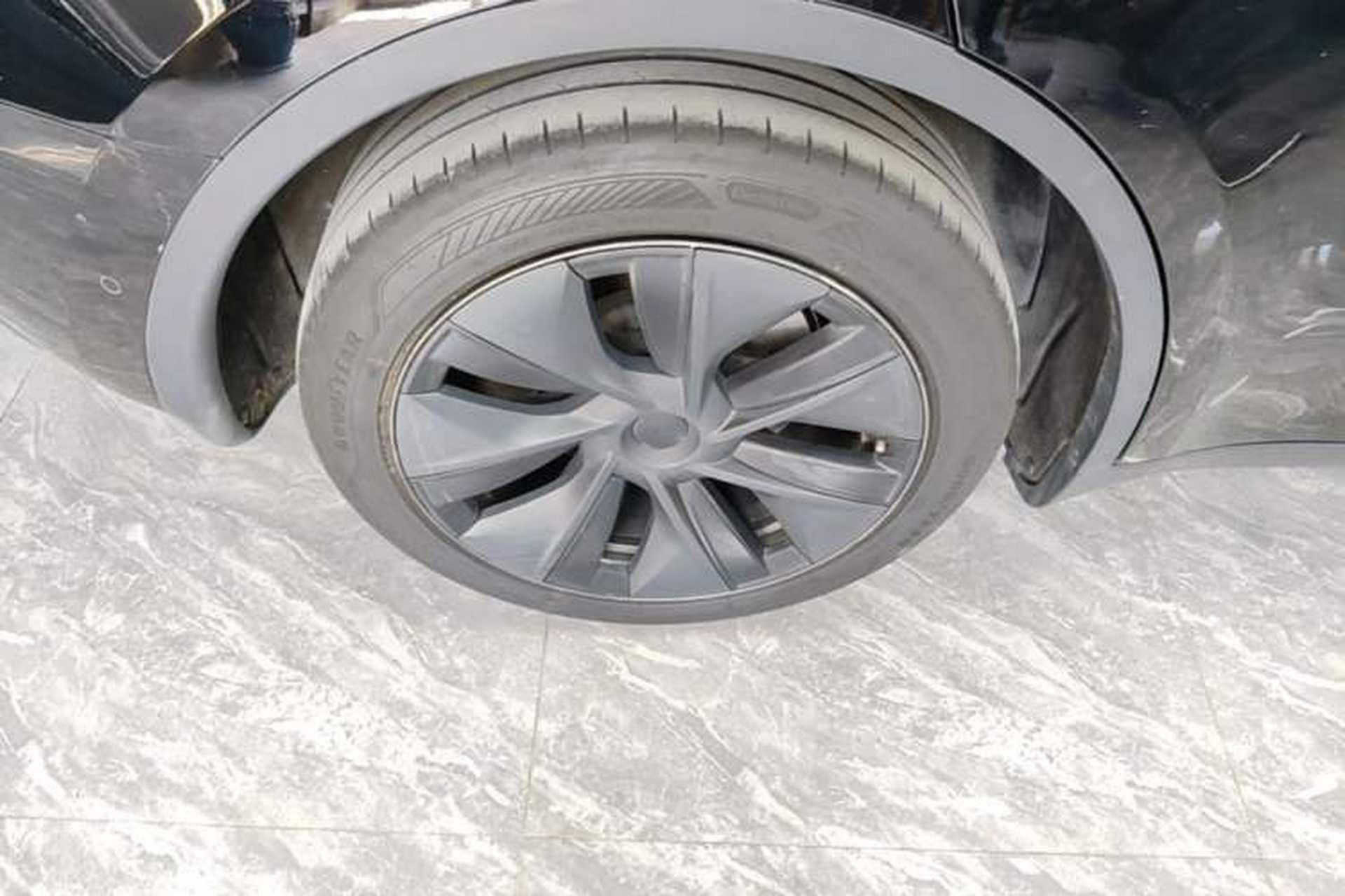 Used Tesla Model Y 2023 Rear-Wheel-Drive Version Right Rear Wheel Hub