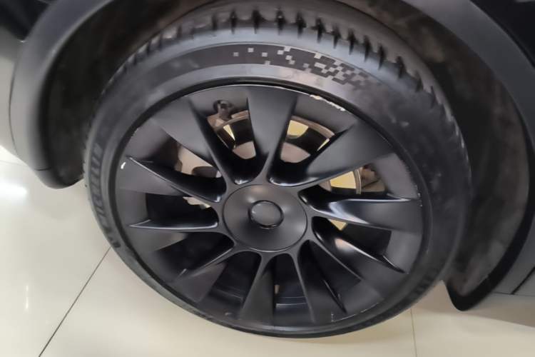 Used Tesla Model Y 2023 Rear-Wheel-Drive Version Right Rear Wheel Hub