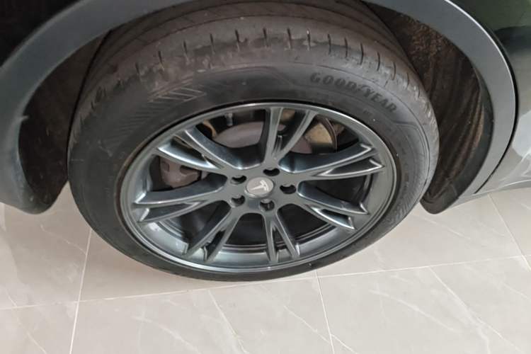 Used Tesla Model Y 2023 Rear-Wheel-Drive Version Right Rear Wheel Hub