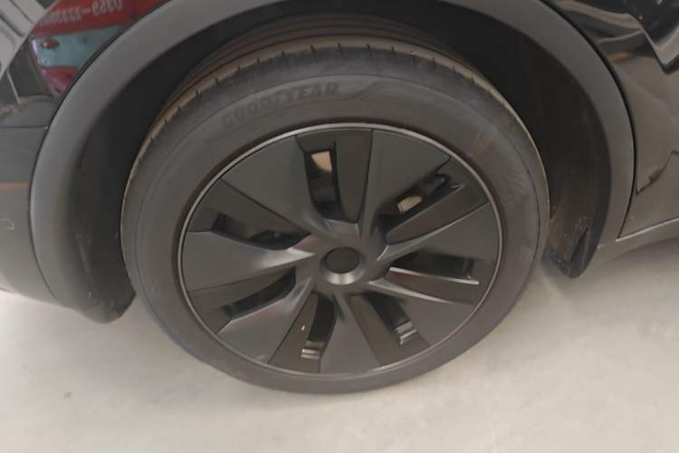 Used Tesla Model Y 2023 Rear-Wheel-Drive Version Right Rear Wheel Hub