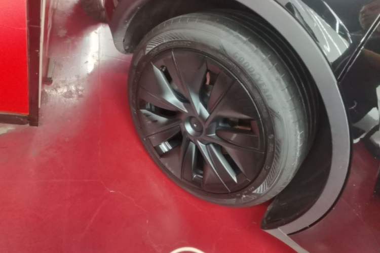 Used Tesla Model Y 2023 Rear-Wheel-Drive Version Right Rear Wheel Hub