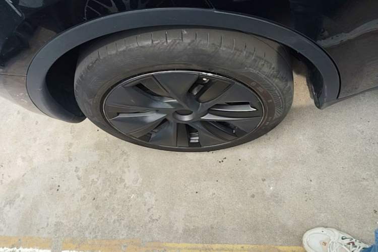 Used Tesla Model Y 2023 Rear-Wheel-Drive Version Right Rear Wheel Hub