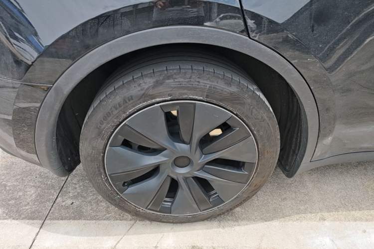 Used Tesla Model Y 2023 Rear-Wheel-Drive Version Right Rear Wheel Hub