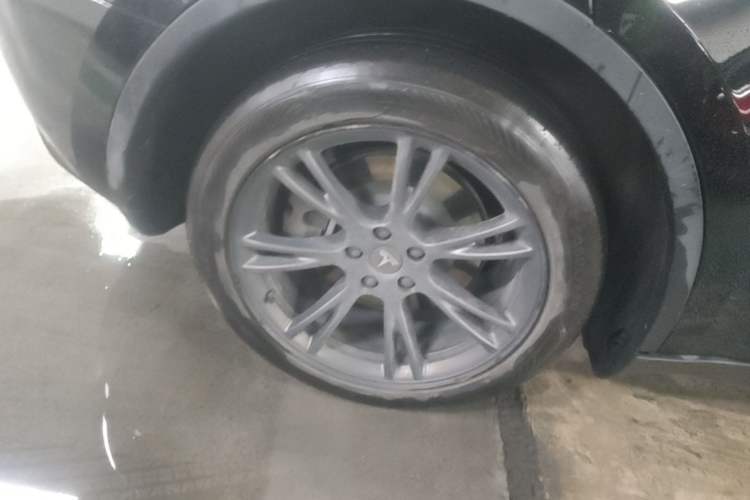 Used Tesla Model Y 2023 Rear-Wheel-Drive Version Right Rear Wheel Hub