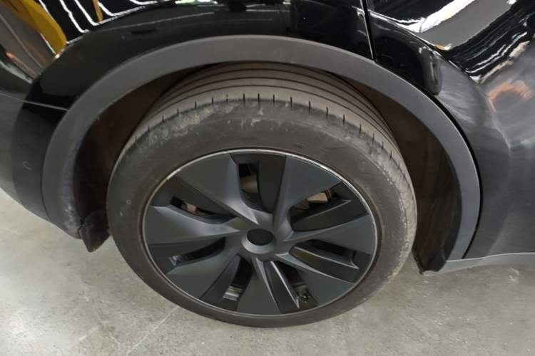 Used Tesla Model Y 2023 Rear-Wheel-Drive Version Right Rear Wheel Hub