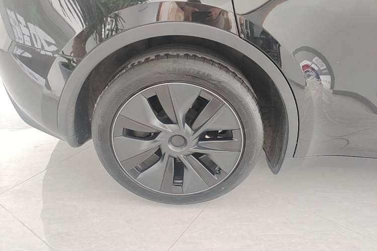 Used Tesla Model Y 2023 Rear-Wheel-Drive Version Right Rear Wheel Hub