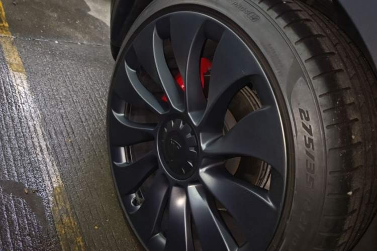 Used Tesla Model Y 2023 High-Performance All-Wheel-Drive Version Right Rear Wheel Hub