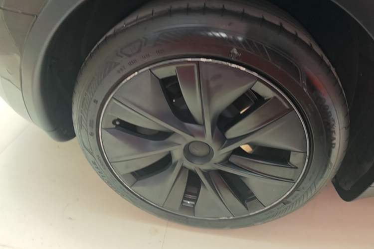Used Tesla Model Y 2023 Rear-Wheel-Drive Version Right Rear Wheel Hub