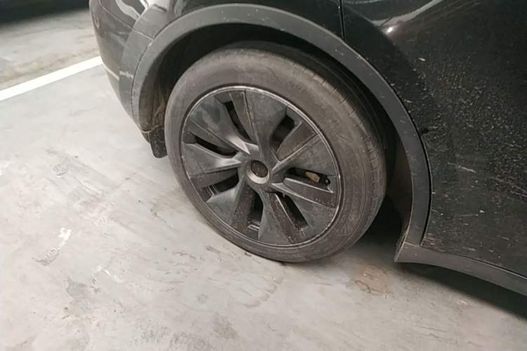 Used Tesla Model Y 2023 Rear-Wheel-Drive Version Right Rear Wheel Hub