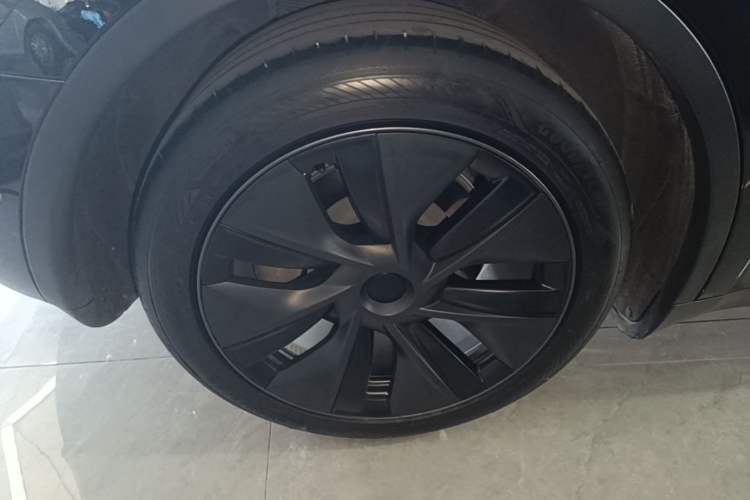 Used Tesla Model Y 2023 Rear-Wheel-Drive Version Right Rear Wheel Hub