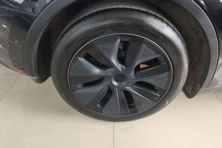 Used Tesla Model Y 2023 Rear-Wheel-Drive Version Right Rear Wheel Hub