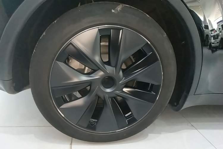Used Tesla Model Y 2023 Rear-Wheel-Drive Version Right Rear Wheel Hub