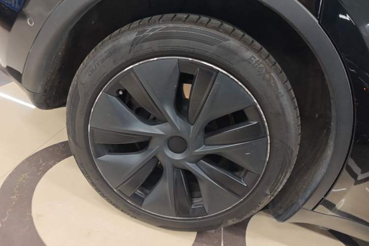 Used Tesla Model Y 2023 Rear-Wheel-Drive Version Right Rear Wheel Hub