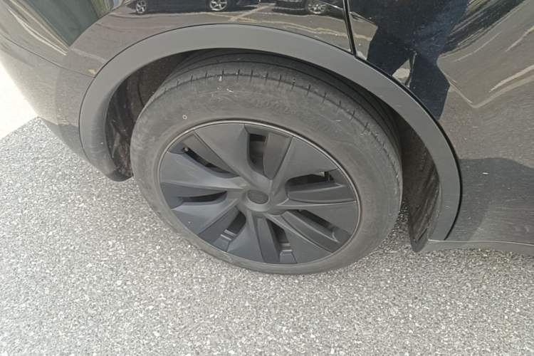 Used Tesla Model Y 2023 Rear-Wheel-Drive Version Right Rear Wheel Hub