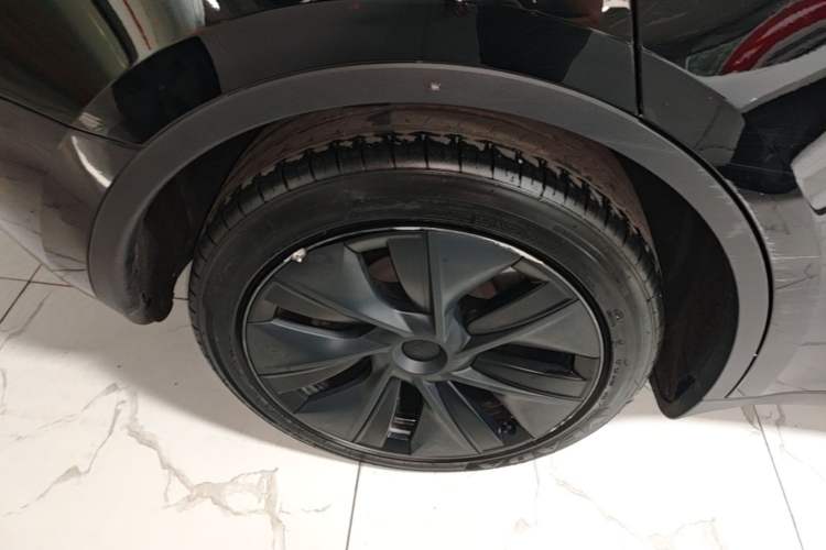Used Tesla Model Y 2023 Rear-Wheel-Drive Version Right Rear Wheel Hub