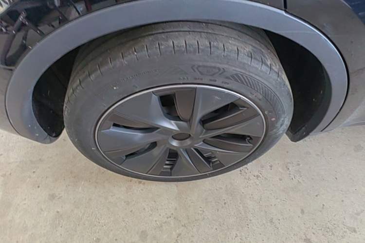 Used Tesla Model Y 2023 Rear-Wheel-Drive Version Right Rear Wheel Hub