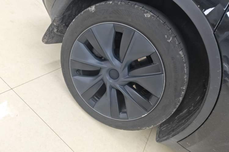Used Tesla Model Y 2023 Rear-Wheel-Drive Version Right Rear Wheel Hub