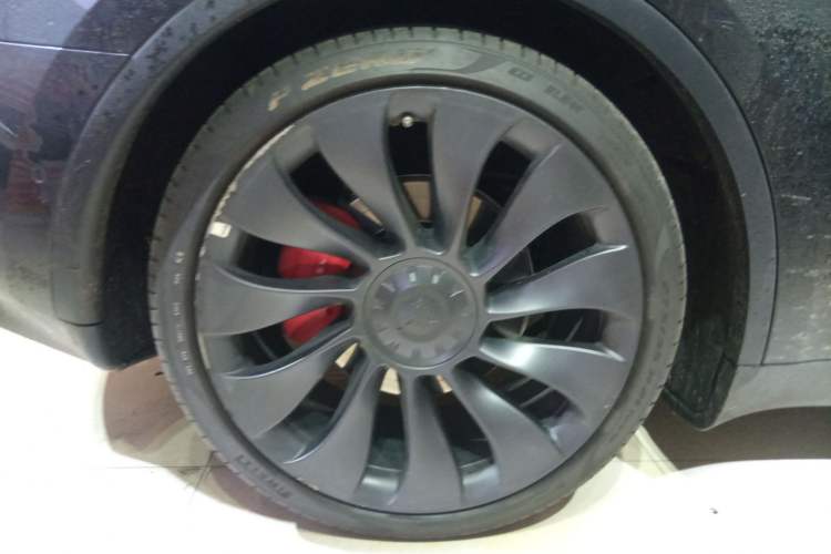 Used Tesla Model Y 2023 High-Performance All-Wheel-Drive Version Right Rear Wheel Hub