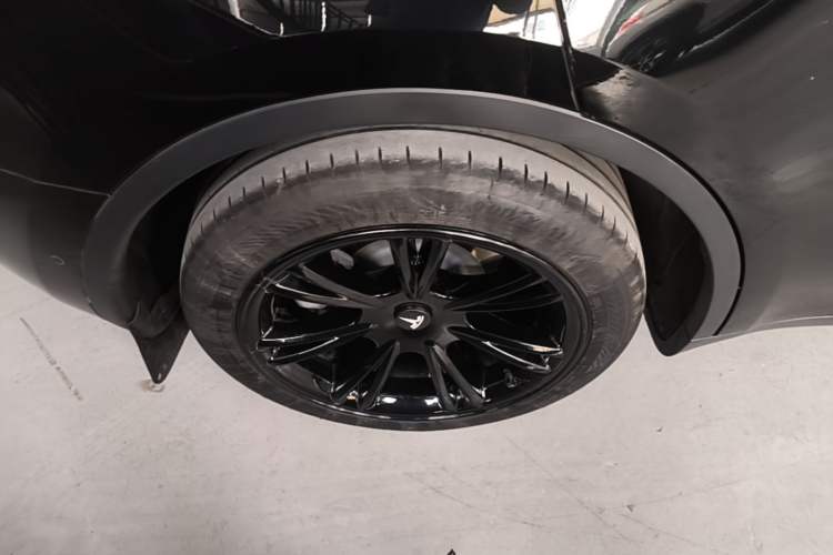Used Tesla Model Y 2023 Rear-Wheel-Drive Version Right Rear Wheel Hub