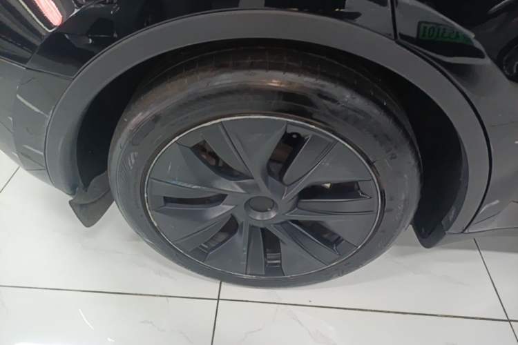 Used Tesla Model Y 2023 Rear-Wheel-Drive Version Right Rear Wheel Hub