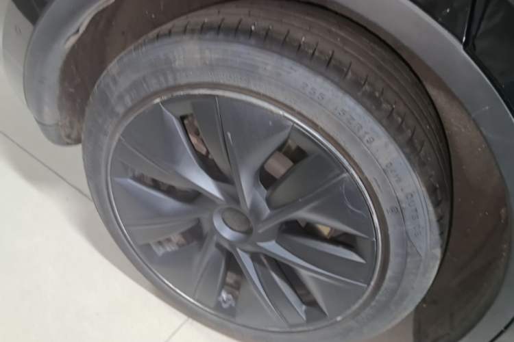 Used Tesla Model Y 2023 Rear-Wheel-Drive Version Right Rear Wheel Hub