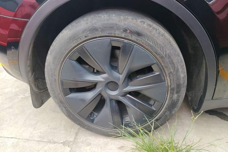 Used Tesla Model Y 2023 Rear-Wheel-Drive Version Right Rear Wheel Hub