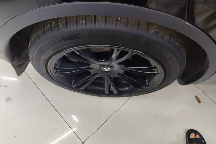 Used Tesla Model Y 2023 Rear-Wheel-Drive Version Right Rear Wheel Hub