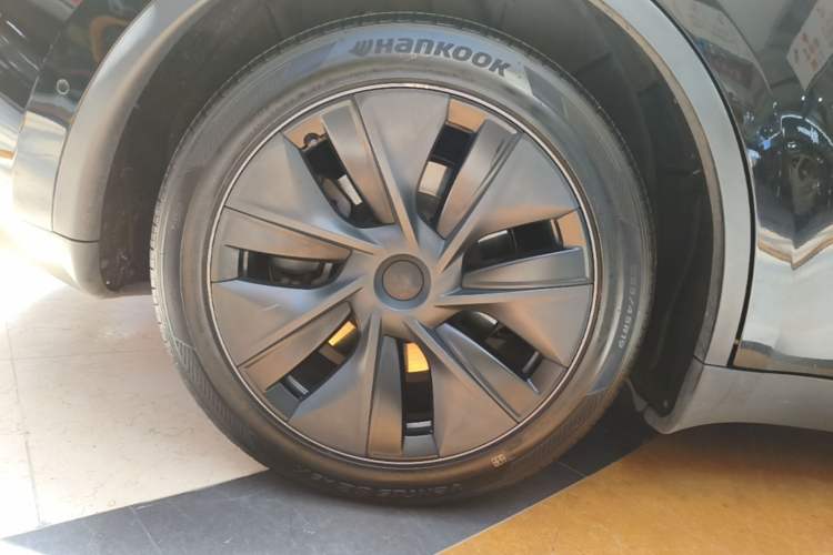 Used Tesla Model Y 2023 Rear-Wheel-Drive Version Right Rear Wheel Hub