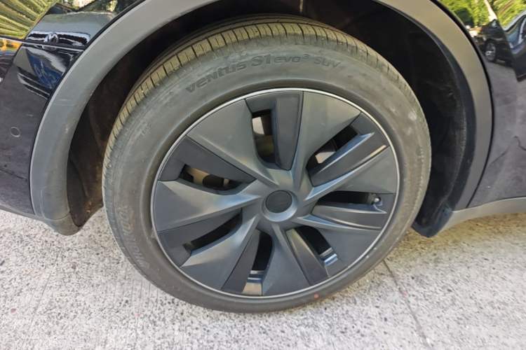 Used Tesla Model Y 2023 Rear-Wheel-Drive Version Right Rear Wheel Hub