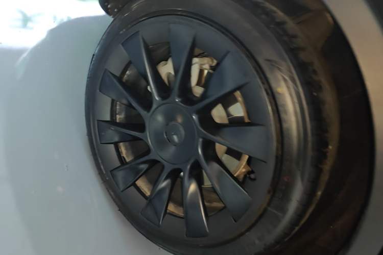 Used Tesla Model Y 2023 Rear-Wheel-Drive Version Right Rear Wheel Hub