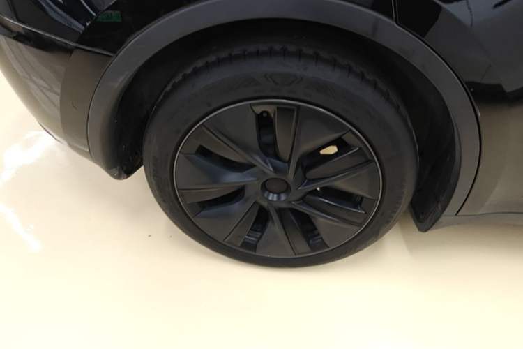 Used Tesla Model Y 2023 Rear-Wheel-Drive Version Right Rear Wheel Hub
